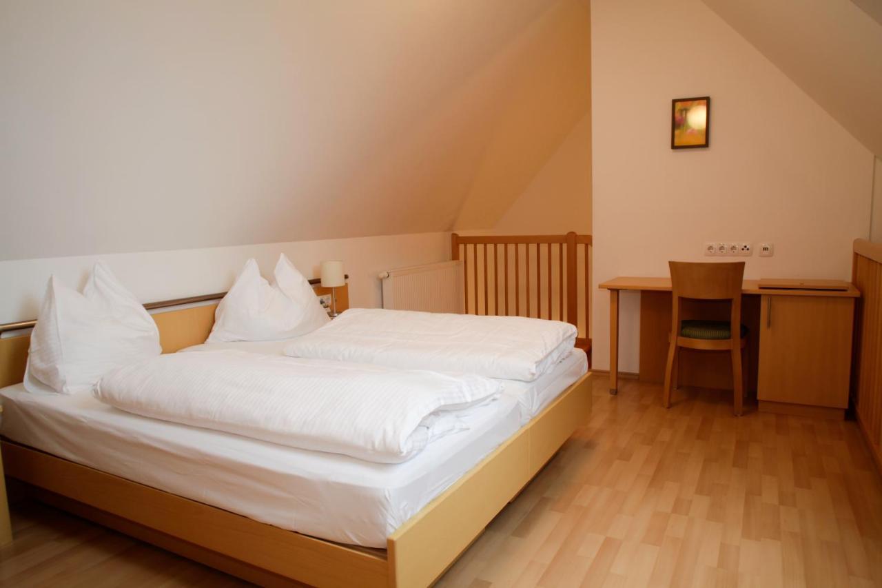 Raiffeisenhof Appartements Ehrenhausen Exterior photo